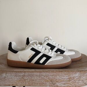 Back 70 | CLOUD in WHITE BLACK Sneakers